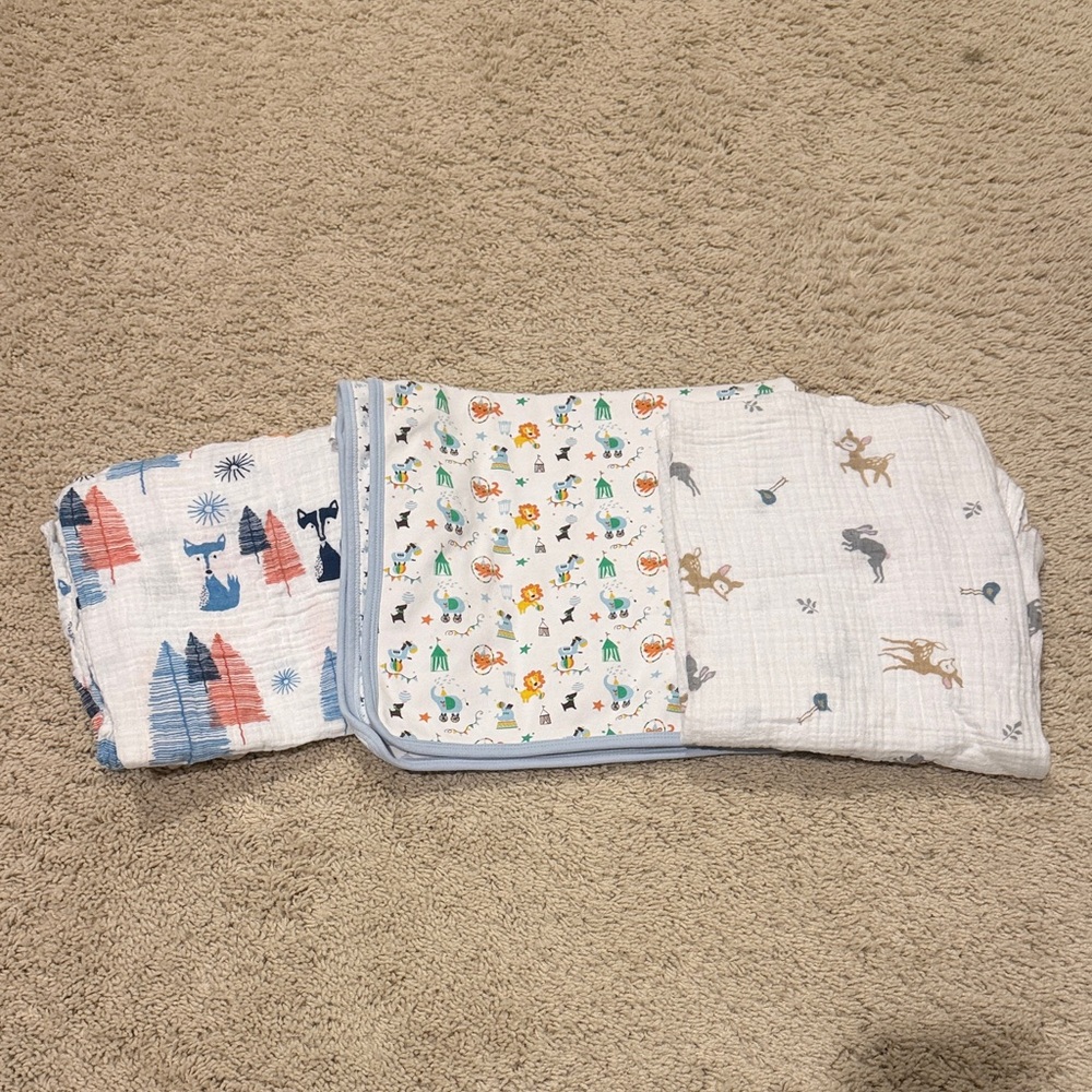 Adorable Baby Blanket Set with Animal Prints